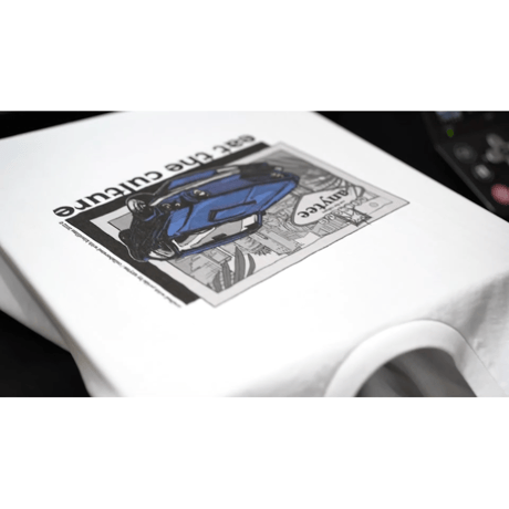 映画コラボTEE 『ガンパウダー・ミルクシェイク』×anytee_車と博打