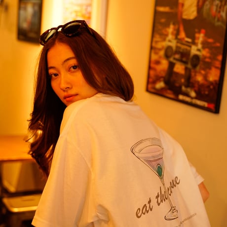 映画コラボTEE 『ガンパウダー・ミルクシェイク』×anytee_カクテルとニューヨーク