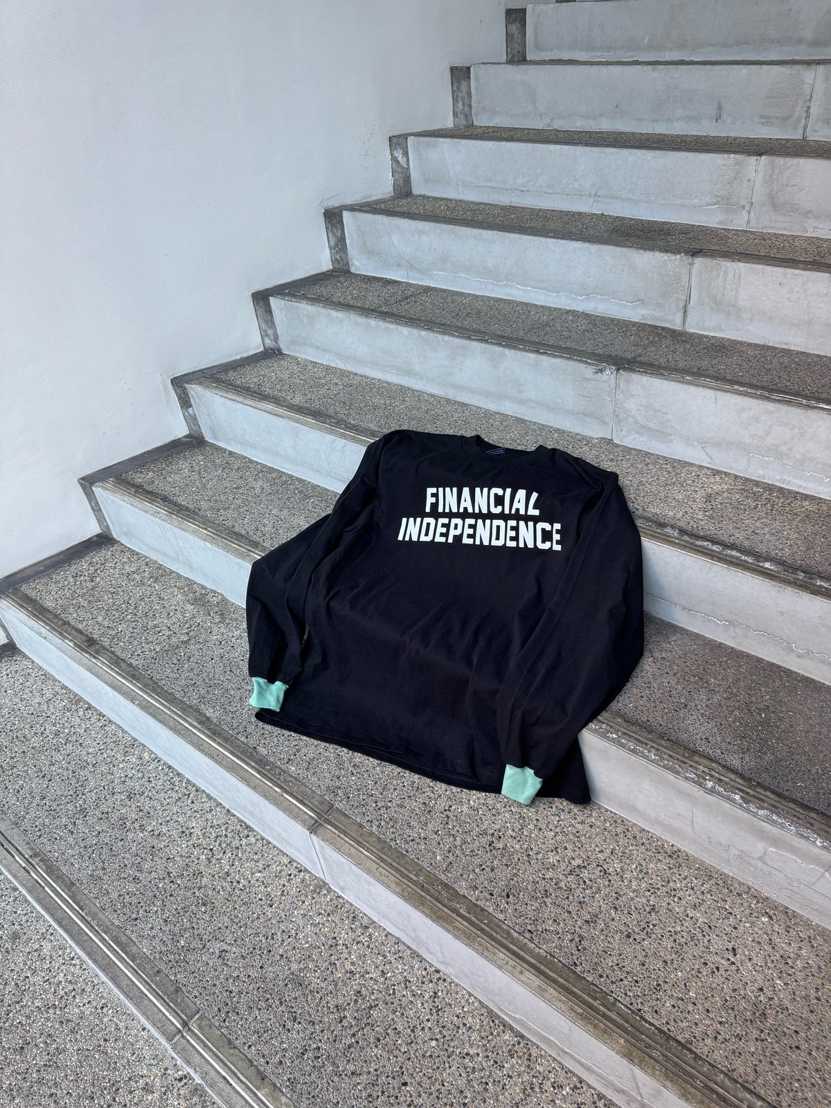 トップス anytee classics Financial Independent anytee classics] Financial Independent Tee_Bla