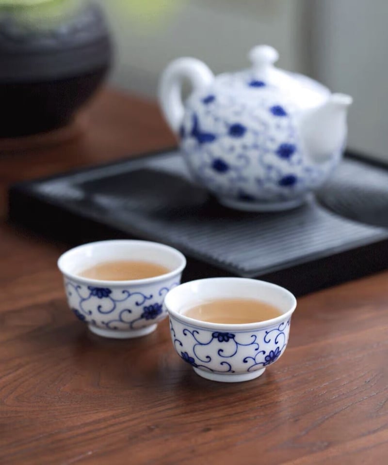 CH2 青花茶壺 「蝶恋」 | 中国茶専門店GUDDI
