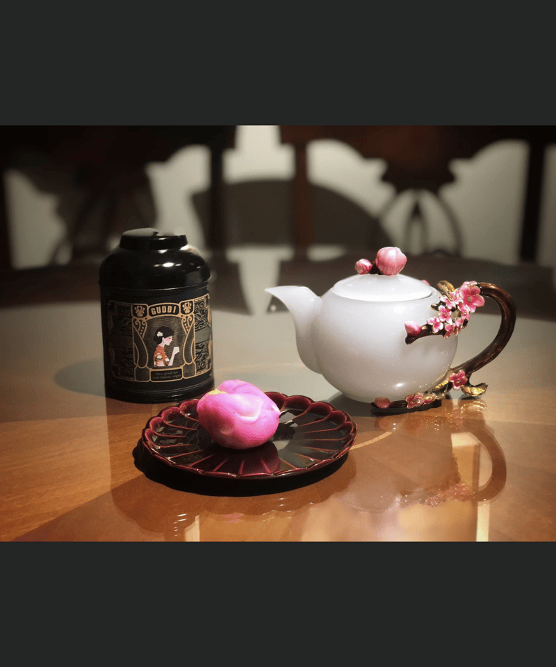 CH18 玉磁茶壺「梅花」 | 中国茶専門店GUDDI
