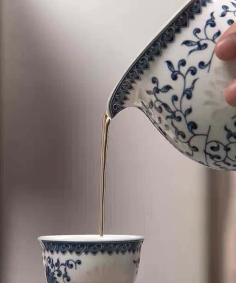 青花瓷器中古品高30センチ巾10センチ口9センチ CS130 青花磁茶器「蓮花」 | 中国茶専門店GUDDI
