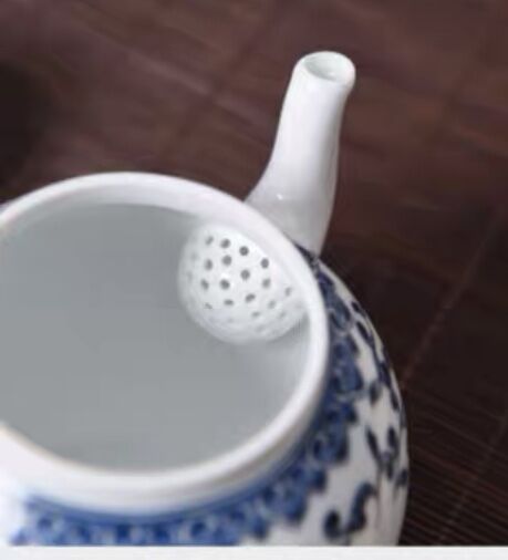 青花瓷器中古品高30センチ巾10センチ口9センチ 青花瓷器中古品高30センチ巾10センチ口9センチ