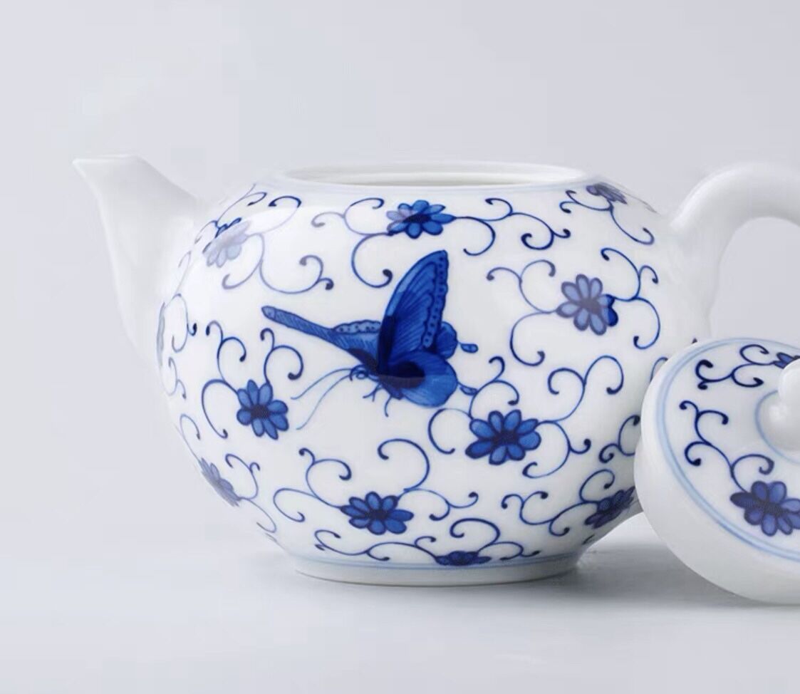 CH2 青花茶壺 「蝶恋」 | 中国茶専門店GUDDI