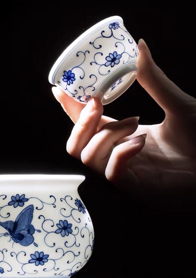 CH2 青花茶壺 「蝶恋」 | 中国茶専門店GUDDI