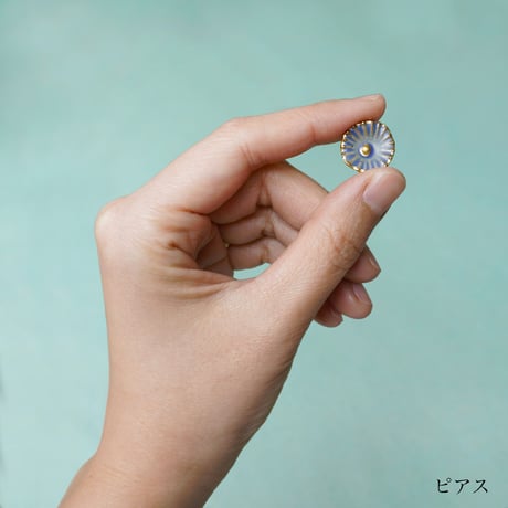 小花 ピアス／イヤリング  1piece