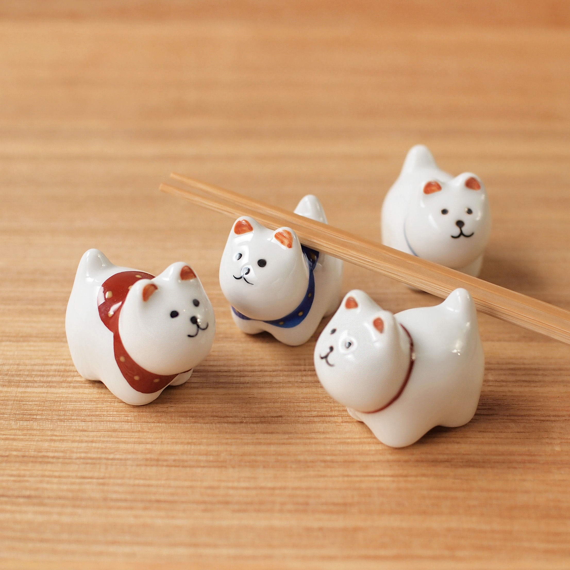 箸置き　カトラリー休め　4個セット　シェル製　犬、雪だるま、トナカイ original