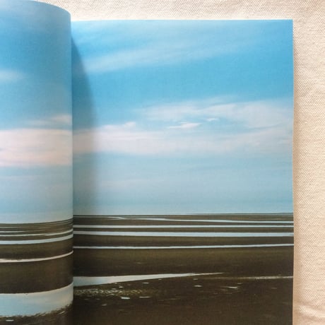 TRAVEL UNA 創刊号
