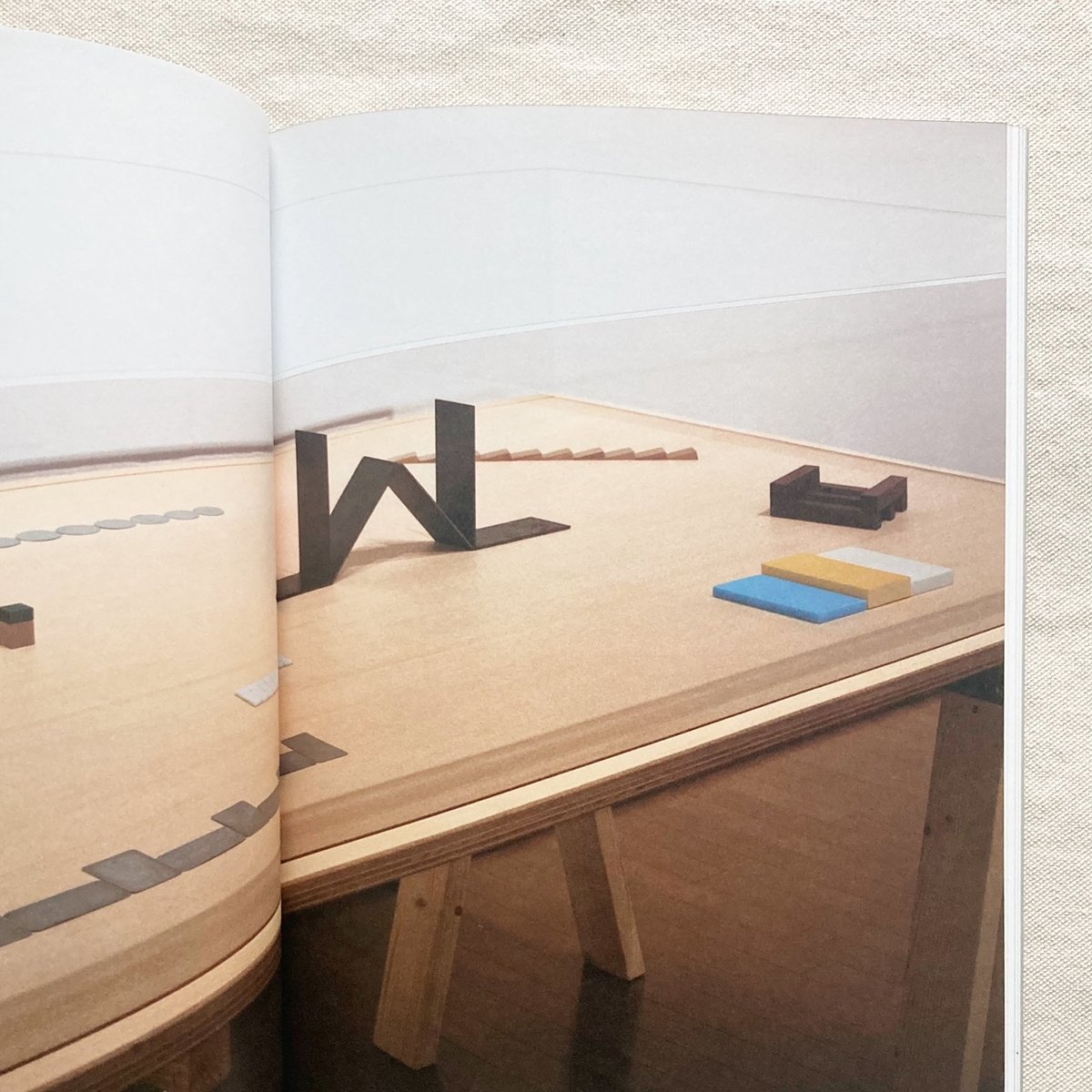 CARL ANDRE｜Between Sculpture and Poetry | 曲線