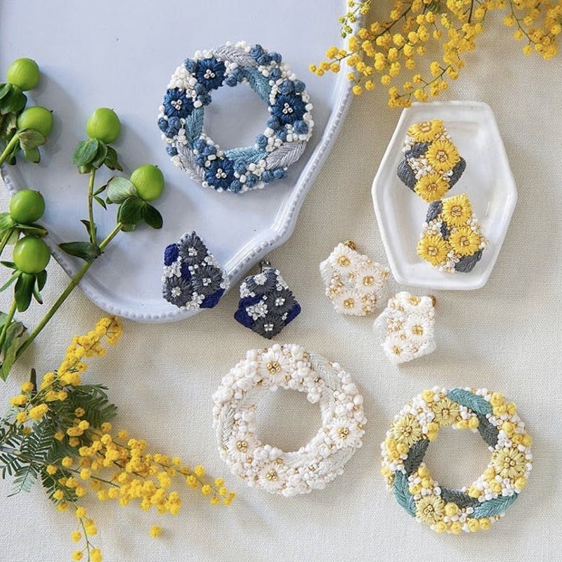 new】刺繍キット 【hanabatake wreath brooch -yellow-】