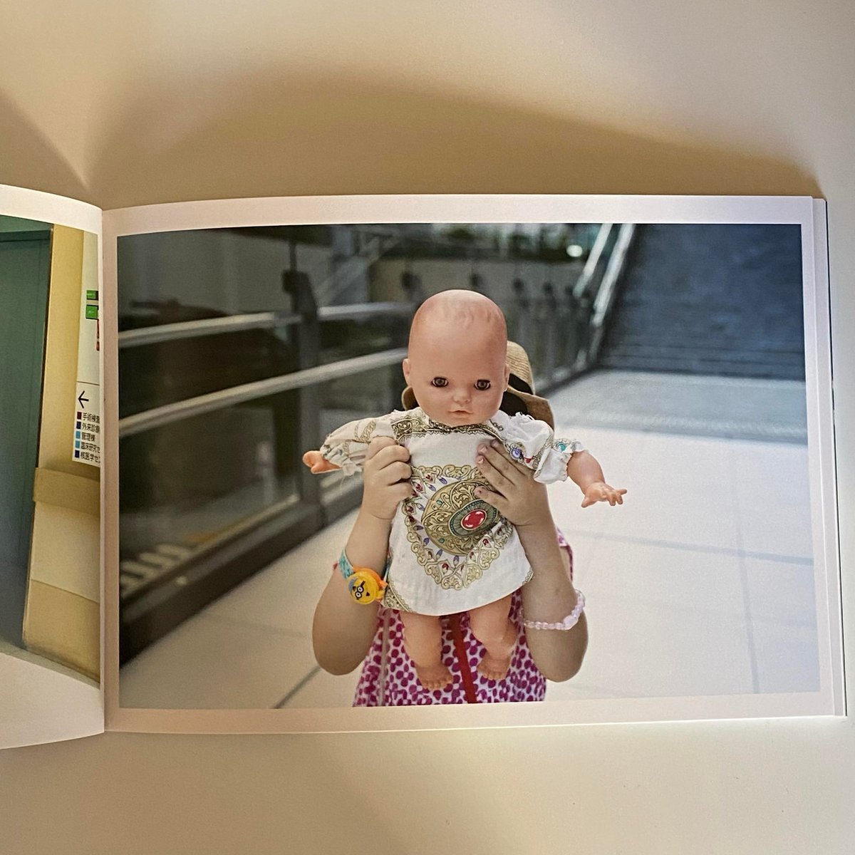 鶴巻育子 写真集 『幸せのアンチテーゼ 』新品(2024) *サイン入り 200