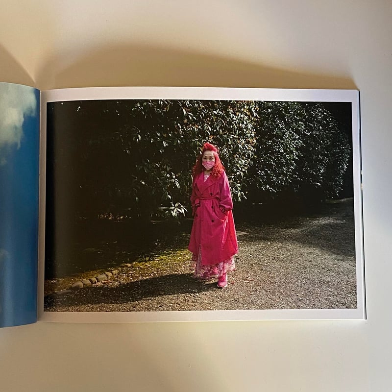 鶴巻育子 写真集 『幸せのアンチテーゼ 』新品(2024) *サイン入り 200