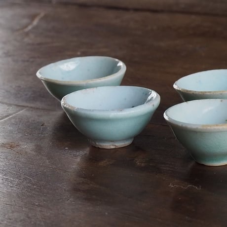 no619   青磁の小さな茶杯