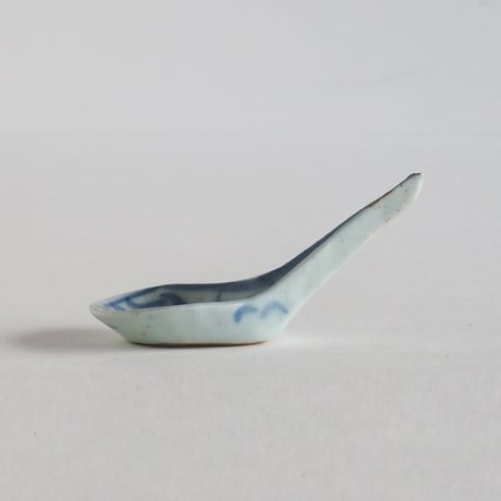 no1010-18c　古い染付のレンゲ