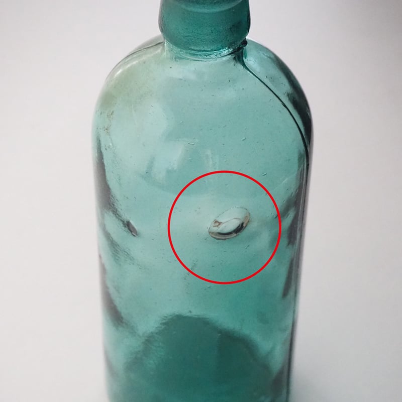 【K2302】100年以上　ウランガラス　香水瓶　蓋付容器 K2302】100年以上 ウランガラス 香水瓶 蓋付容器 2025年最新