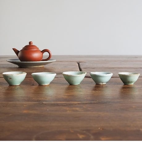 no619   青磁の小さな茶杯