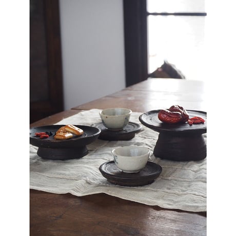 no980-A　韓国の木製茶托