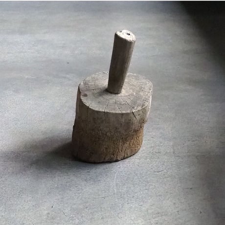 no722  ドアストッパー　藁ウチ棒