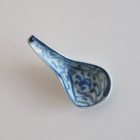 no1010-18c　古い染付のレンゲ