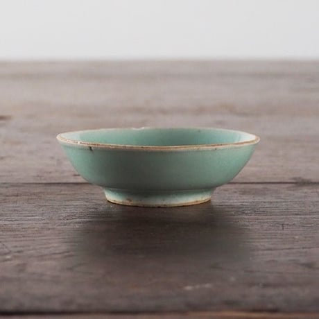 no646   青磁の小皿　月