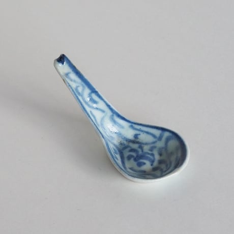 no1010-18c　古い染付のレンゲ