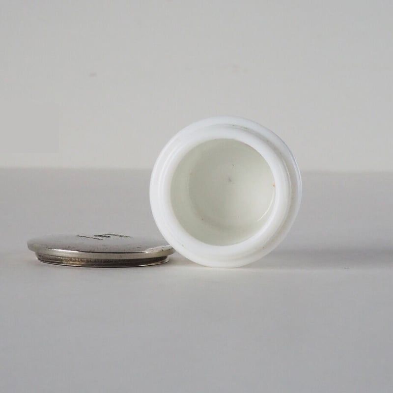 七*海様 ◆レトロ 日本製 ガラス瓶 乳白色 化粧品 ミルククリーム 七*海様 ◇レトロ 日本製 ガラス瓶 乳白色 化粧品 ミルク