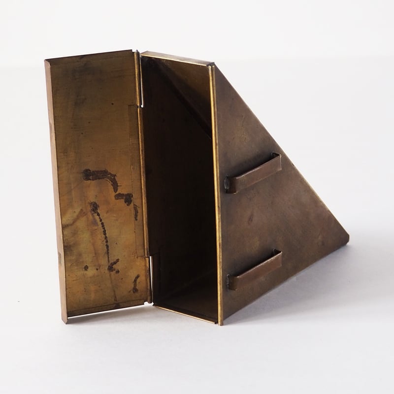 no1083 真鍮の三角ケース | 古道具店 呱々