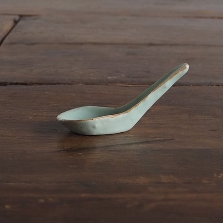 no557-B   青磁のレンゲ