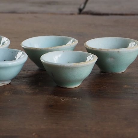 no619   青磁の小さな茶杯