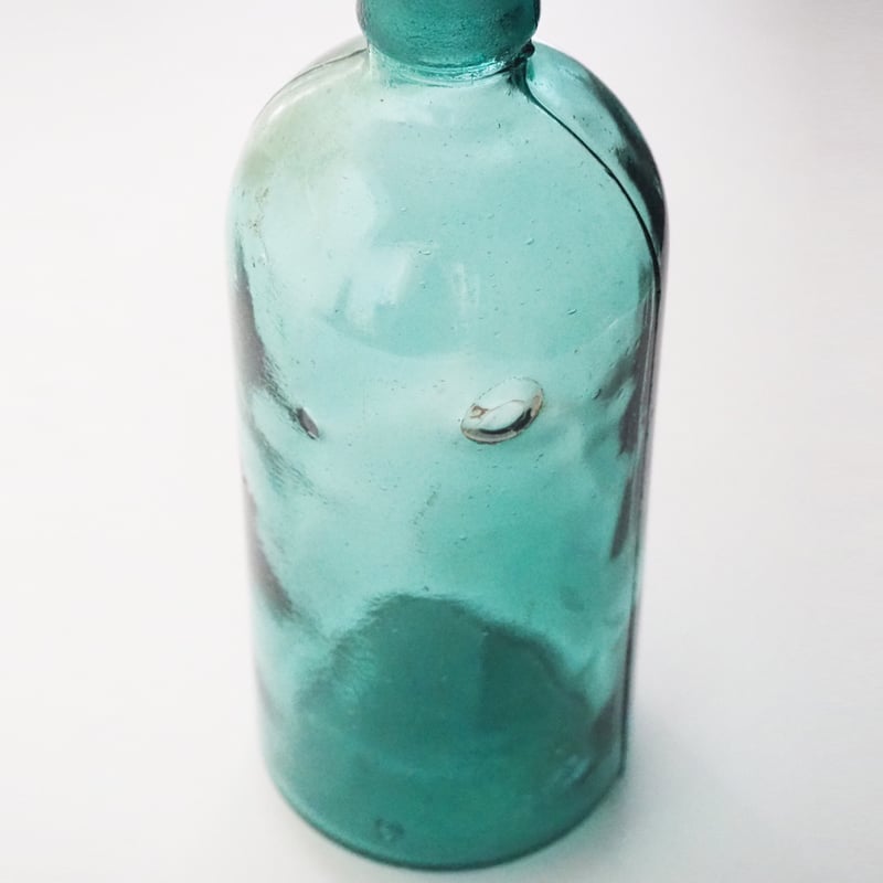 ビンテージ レトロ 色ガラス瓶 薬瓶 医療瓶 蓋付き 蓋付ガラス薬瓶【A】 - ANTIQUE belle WEB SHOP