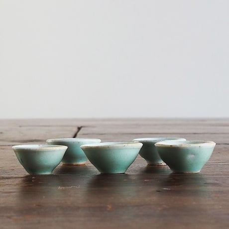 no619   青磁の小さな茶杯