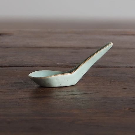 no557-D 青磁のレンゲ