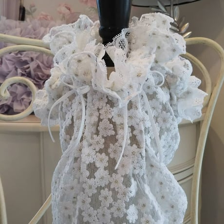 小花刺繍オーガンジーのフリル襟ブラウス＾＾