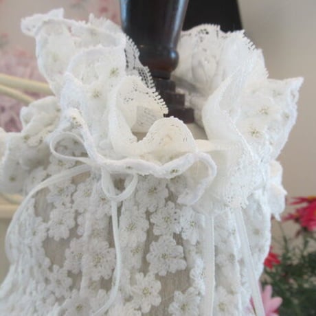 小花刺繍オーガンジーのフリル襟ブラウス＾＾