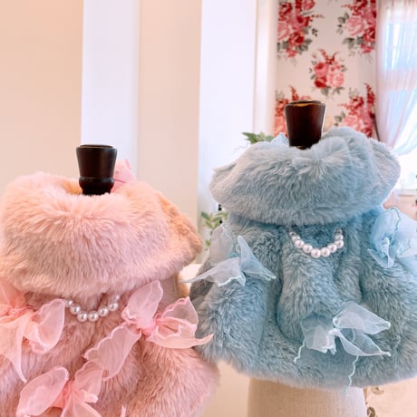 ふわふわファーのケープコート