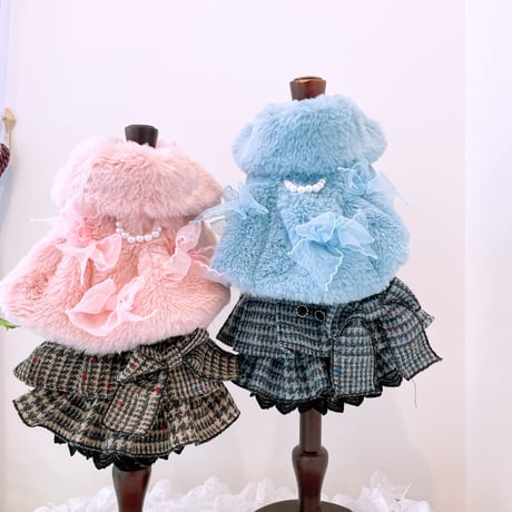ふわふわファーのケープコート