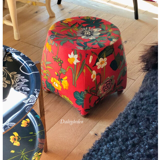 真っ赤なスツール　北欧　花柄 スツール KTSTO-41 サマー赤 | ダーラナガーデン