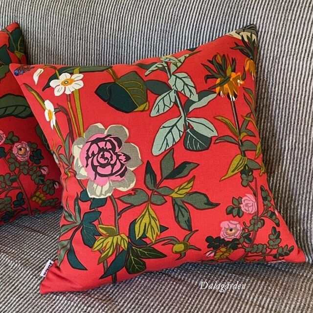 ヨブス（jobs）クッション　2つ JK-25 ヨブス コンビクッション 植物たちのリース柄 35 | ダーラナガーデン