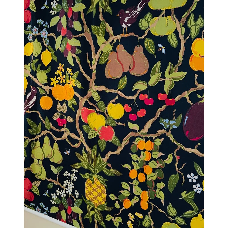 TP-26 大型タペストリ ヨブス フルーツツリー ブラック | ダーラナガーデン