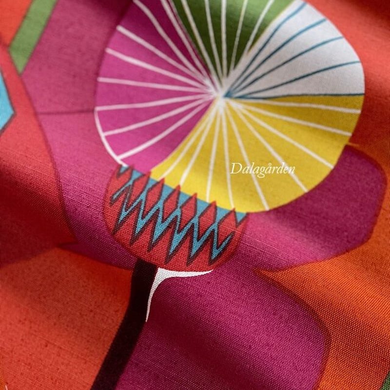 MT-36 ヨブス ファブリック Thistler アザミ レッド | ダーラナガーデン