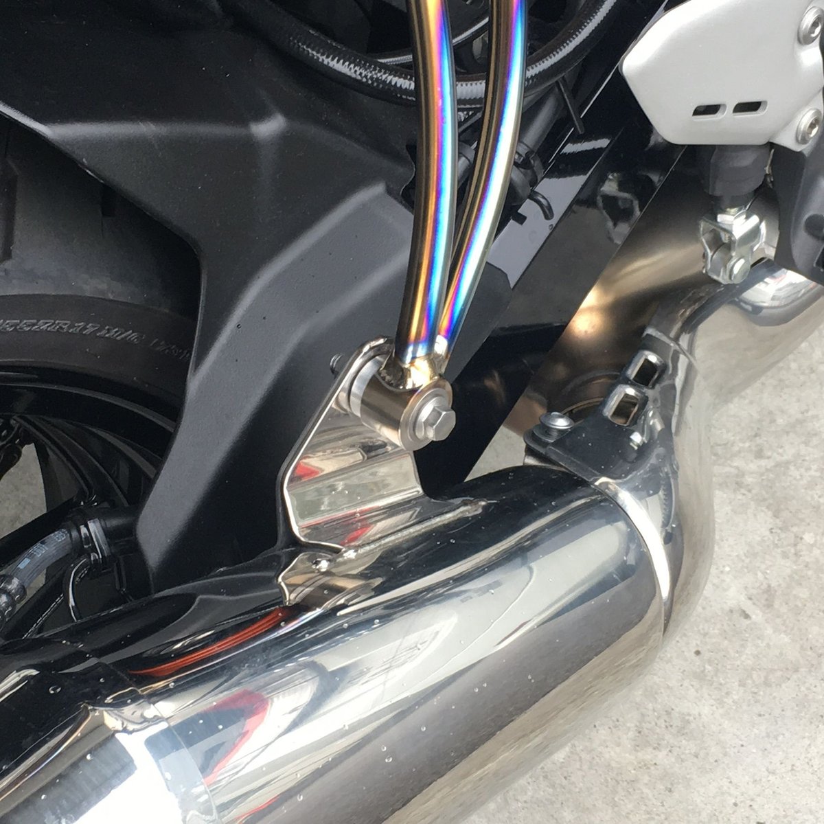 Kawasaki Z900RS 2018 サイレンサーステー 2本タイプ