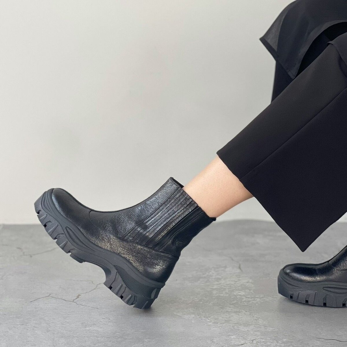 yuko imanishi +サイドゴアブーツRINO グリーン38美品 yuko imanishi +サイドゴアブーツRINO グリーン38美品 - メルカリ