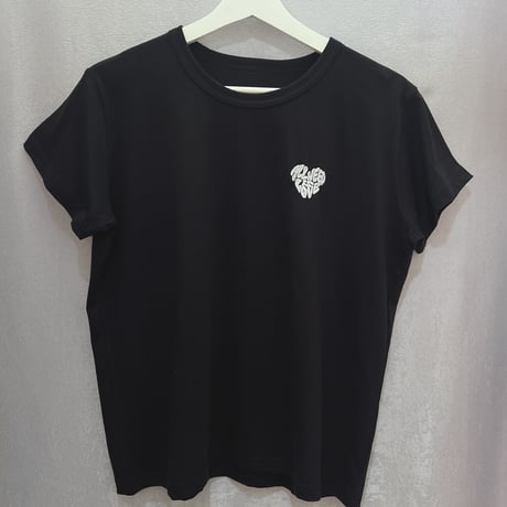 ハートロゴラメ刺繍コンパクトTシャツ