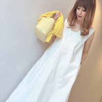 Vネックボリュームフレアワンピース