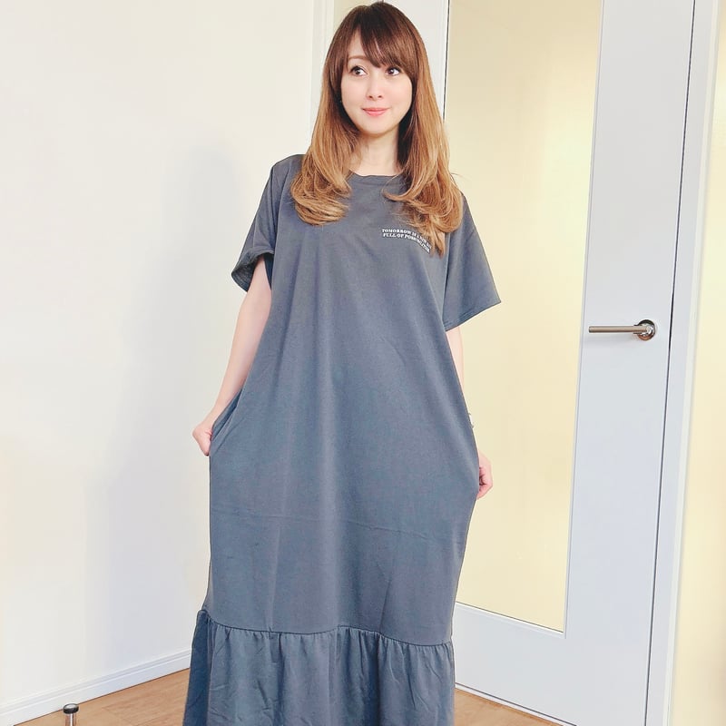 お袖フリフリメッシュワンピース見本 ロゴプリント裾ペプラムフリルワンピース | Minayo Select