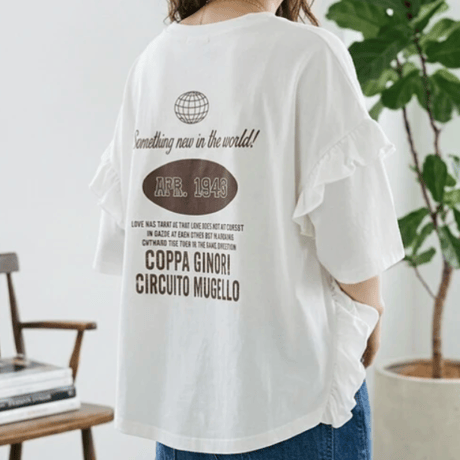 袖フリルロゴTシャツ