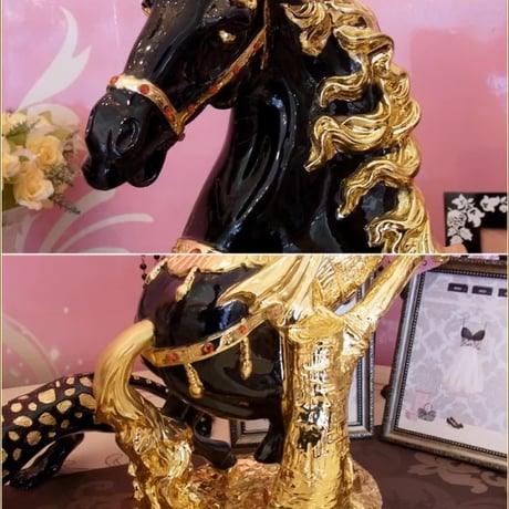 跳ね馬の置物　【同梱不可商品】