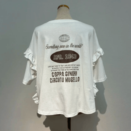袖フリルロゴTシャツ
