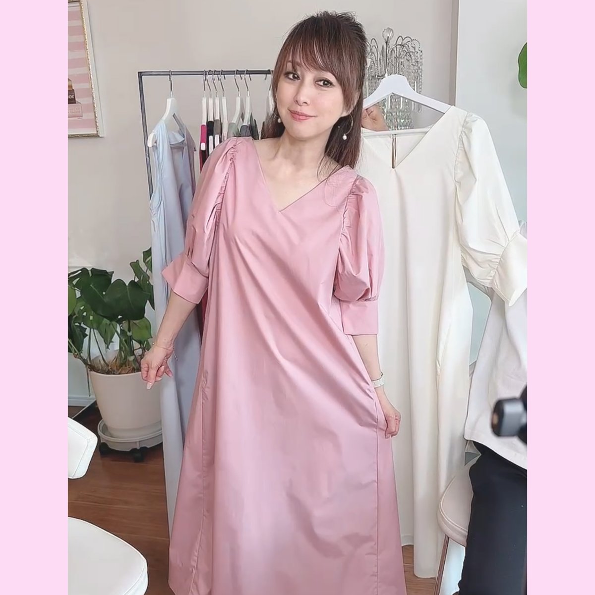 ピンクベージュ Vネック パフスリーブ ワンピース Vネックパフスリーブワンピース | Minayo Select