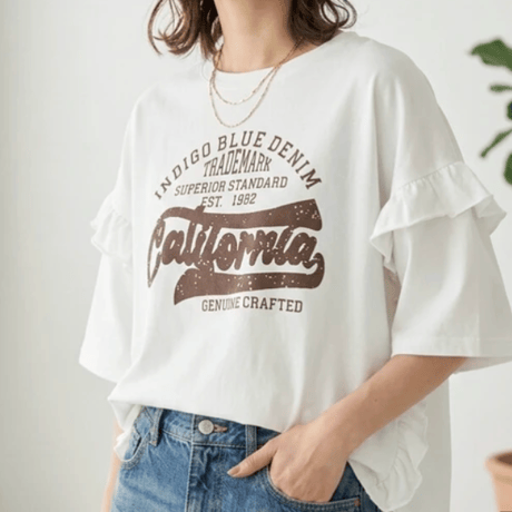 袖フリルロゴTシャツ